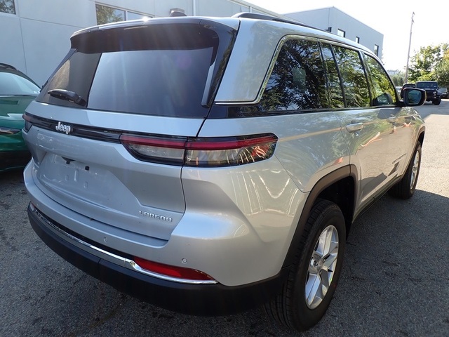 2025 Jeep Grand Cherokee Laredo X photo 3