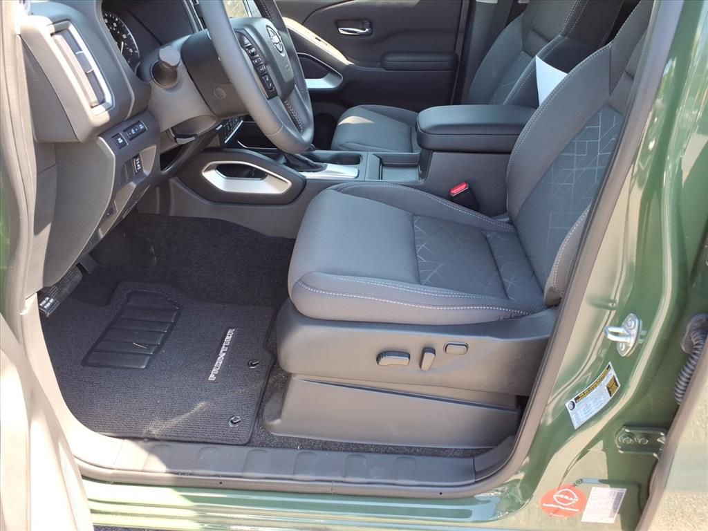 2025 Nissan Frontier SV photo 10