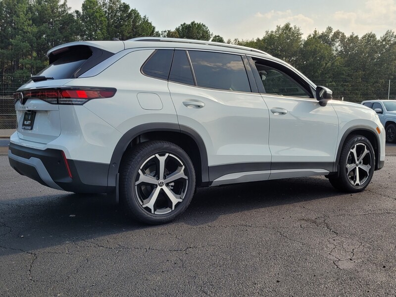 2025 Volkswagen Tiguan SE photo 2