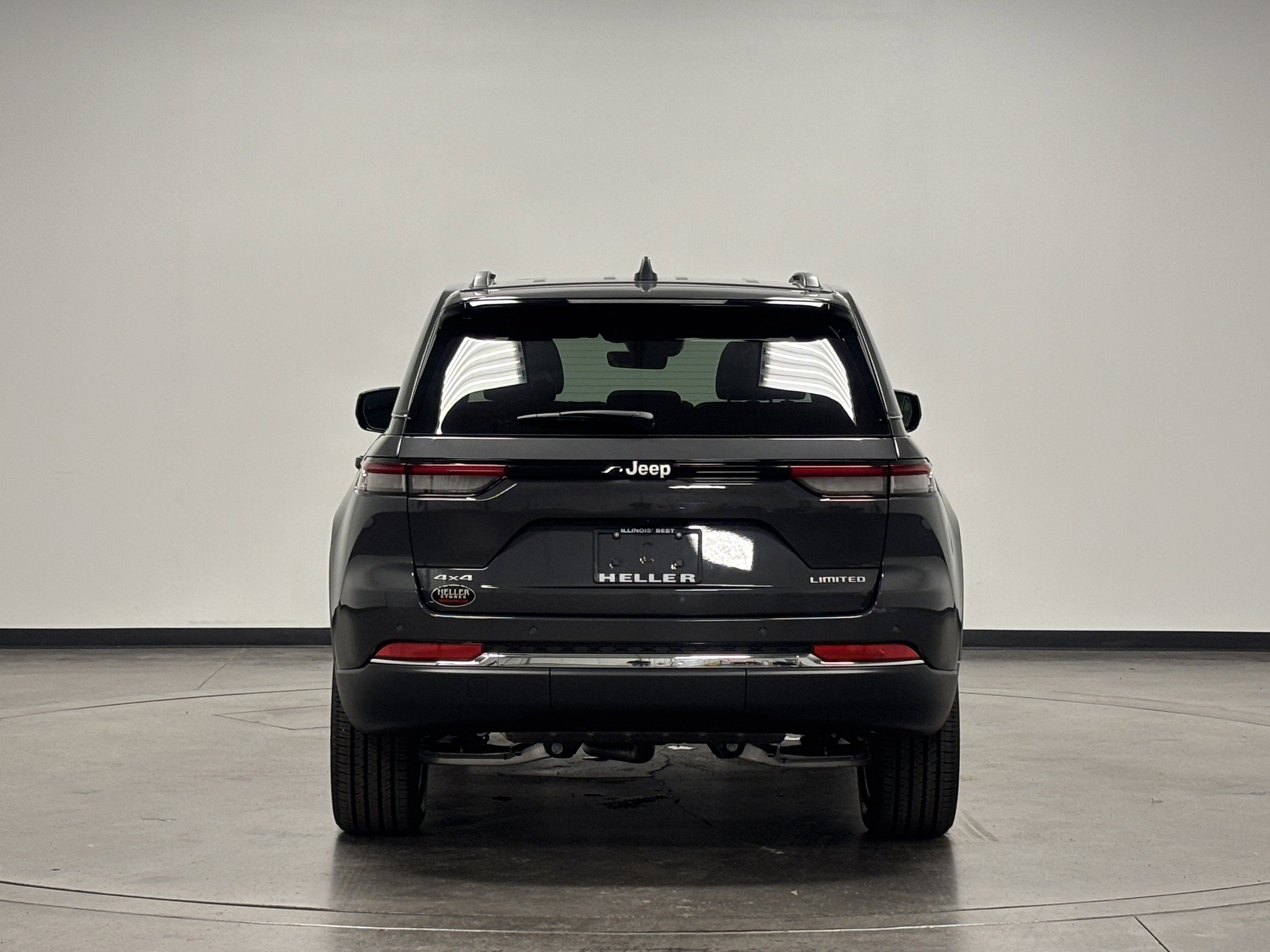 2025 Jeep Grand Cherokee Limited photo 3