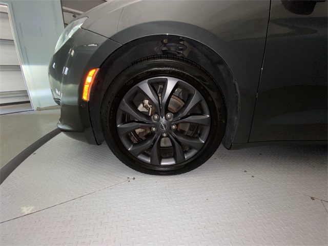 2020 Chrysler Pacifica Limited photo 10