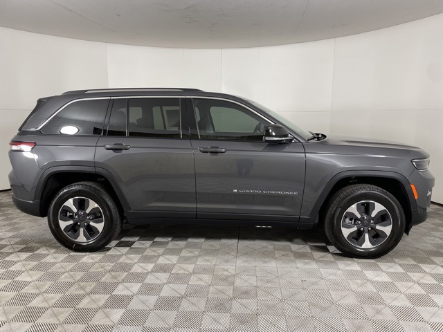 2024 Jeep Cherokee Base photo 11