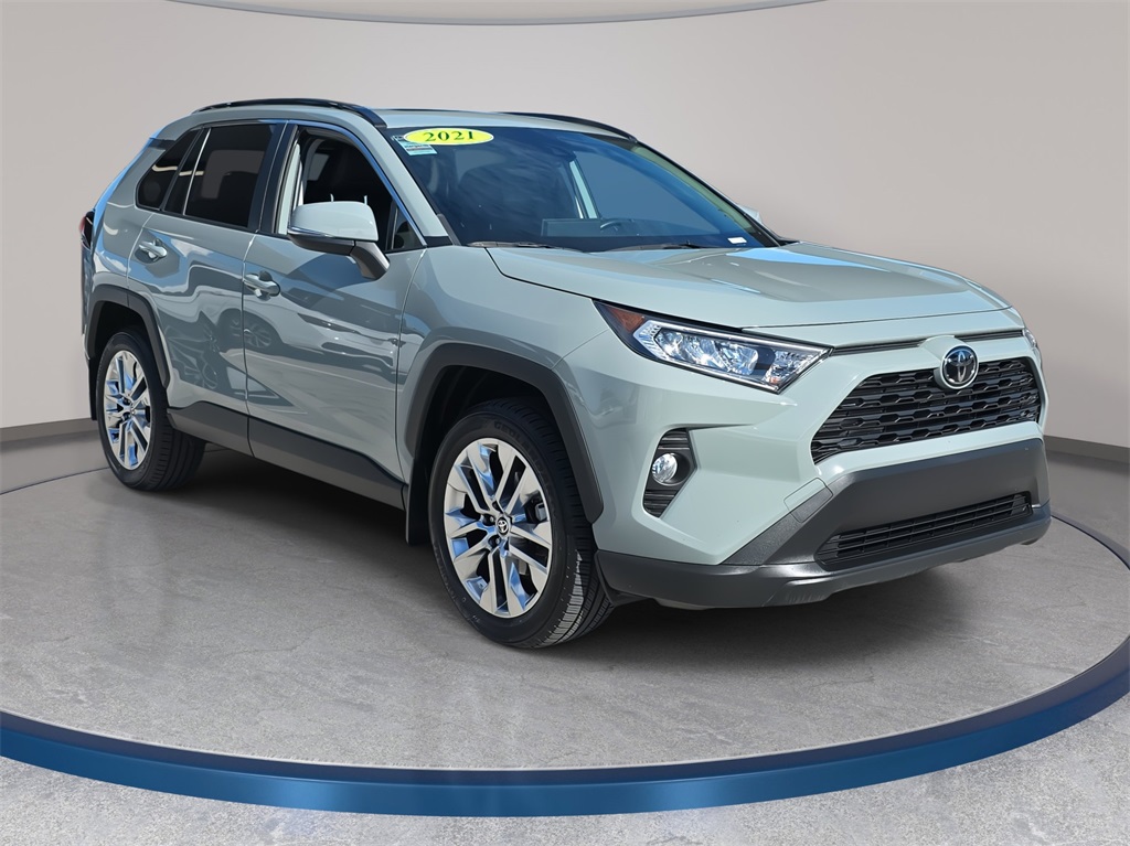 2021 Toyota RAV4 XLE Premium photo 3