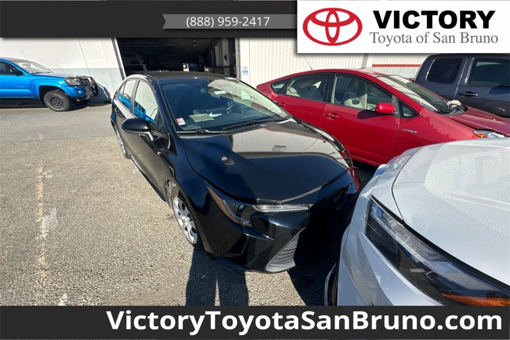 2023 Toyota Corolla LE's photo