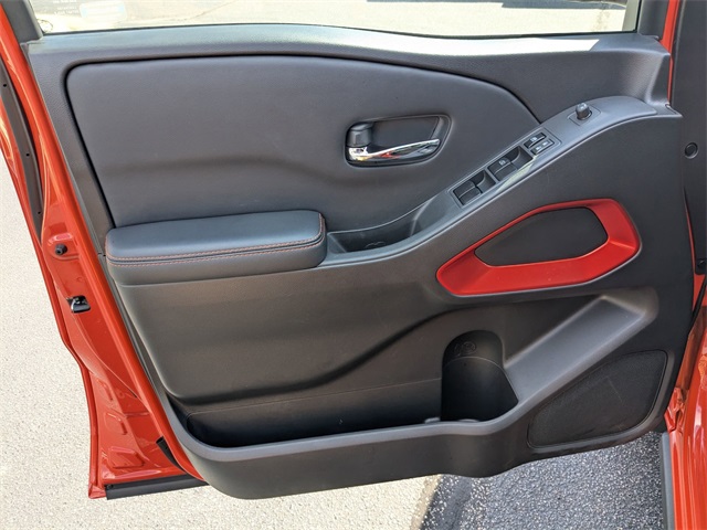 2025 Nissan Frontier PRO-4X photo 12