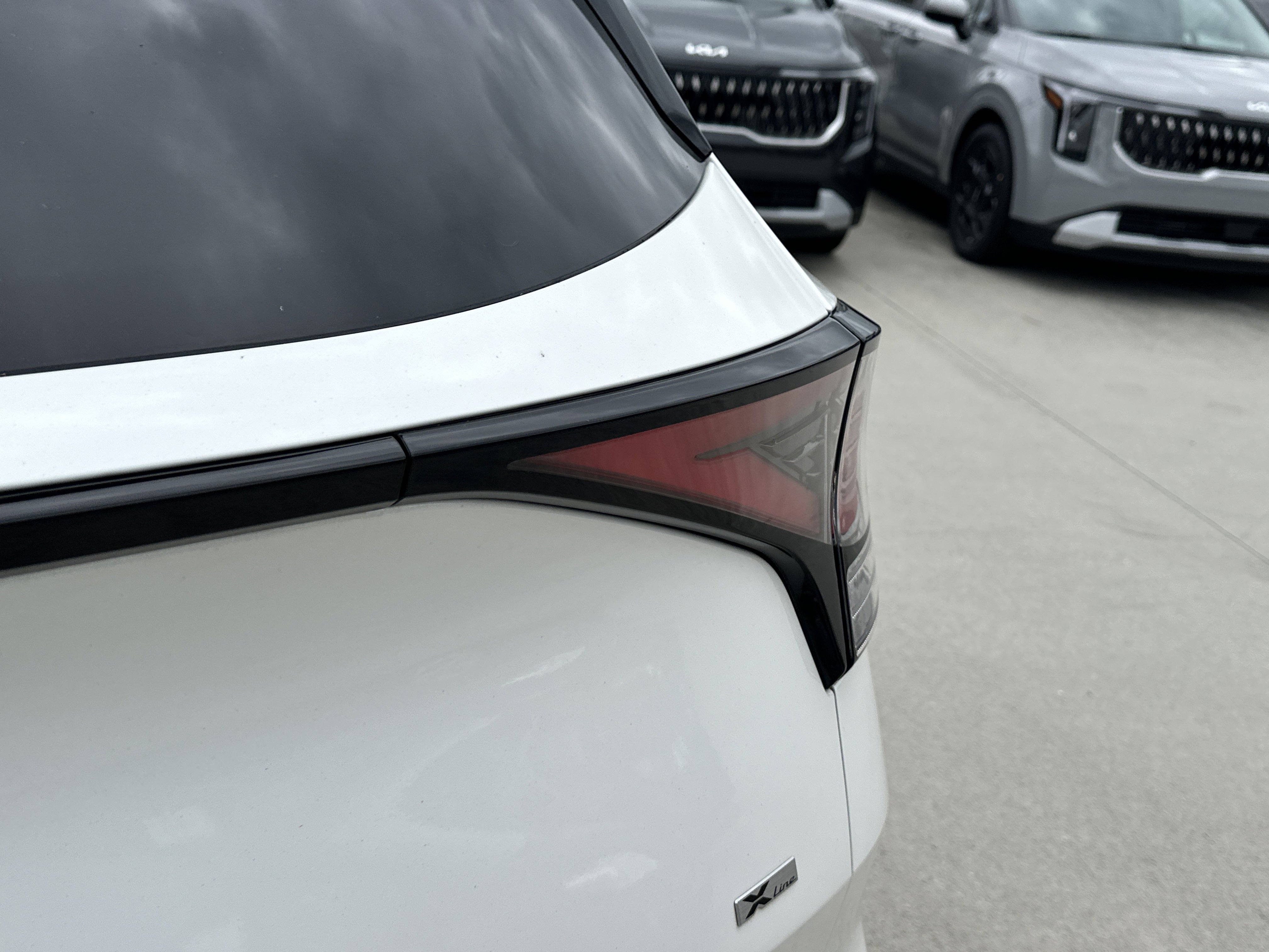 2023 Kia Sportage Plug-In Hybrid X-Line photo 2