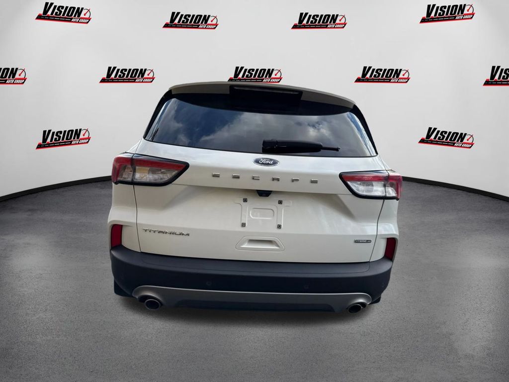 2021 Ford Escape Titanium Hybrid photo 4