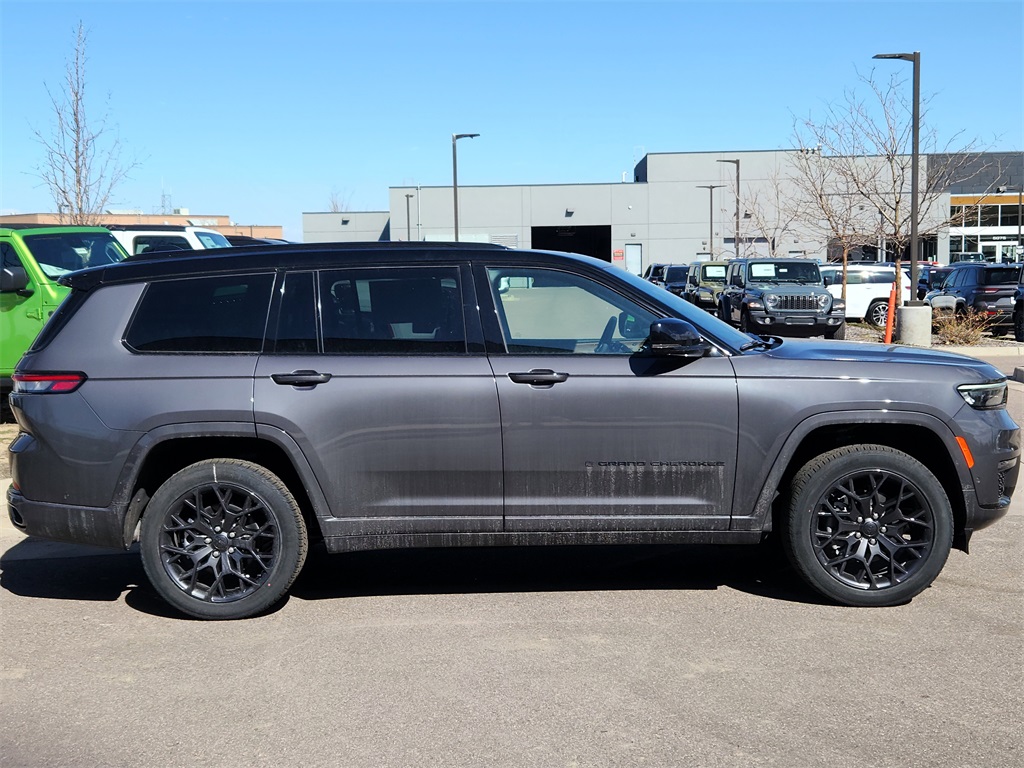 2025 Jeep Grand Cherokee L Summit photo 4