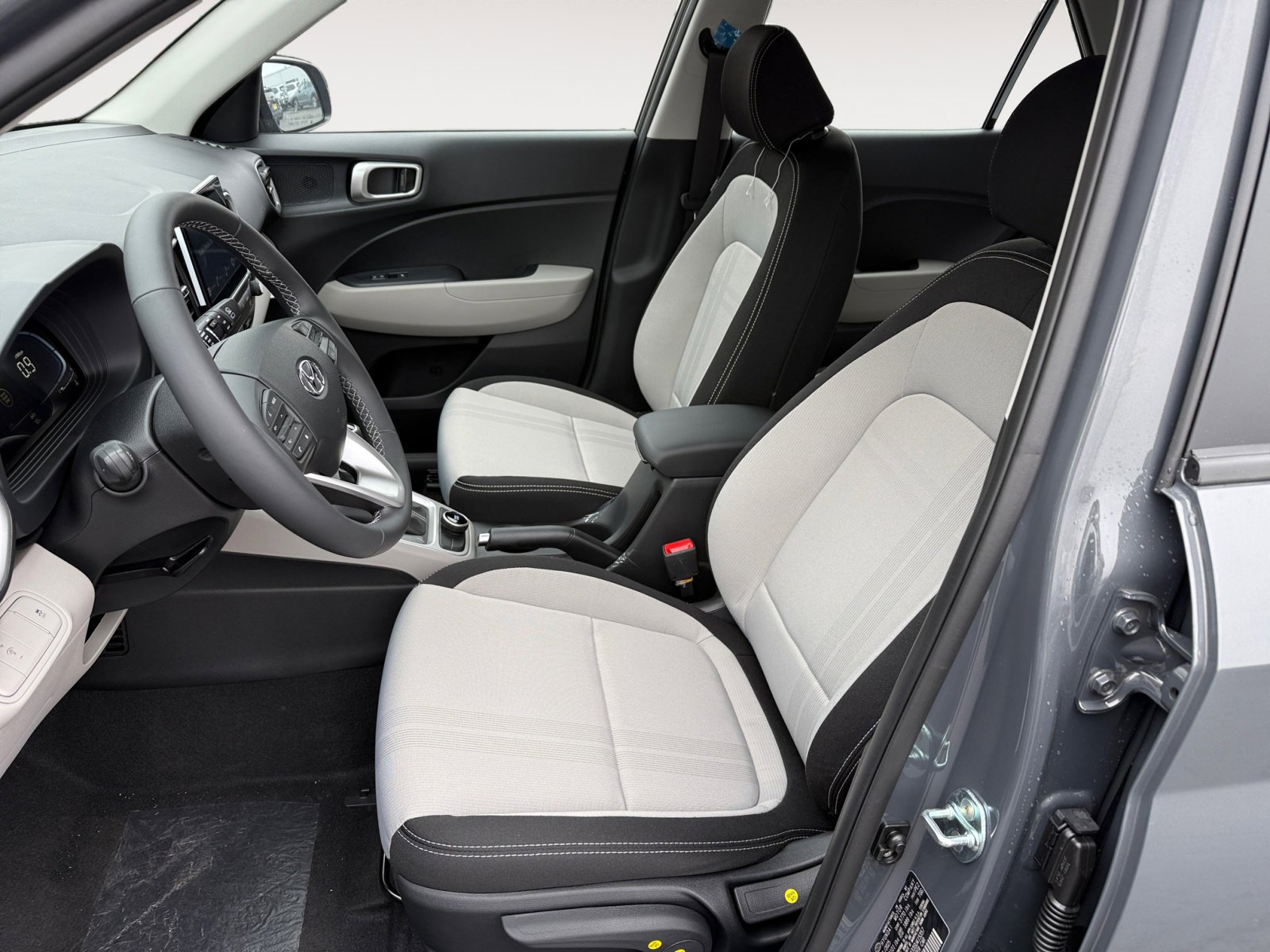 2025 Hyundai Venue SEL photo 10
