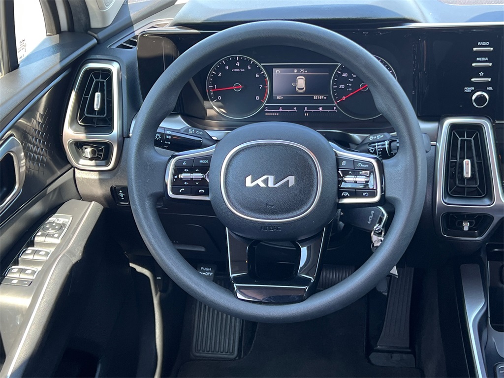 2022 Kia Sorento LX photo 24