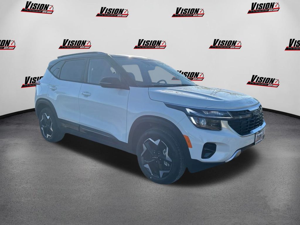 2025 Kia Seltos S photo 3