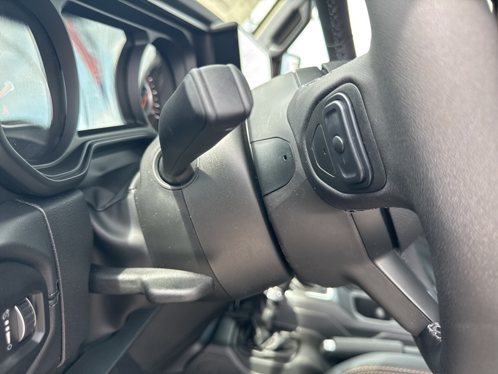 2025 Jeep Gladiator Sport photo 48
