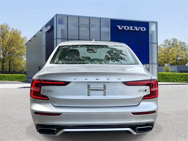 2022 Volvo S60 B5 Momentum photo 4