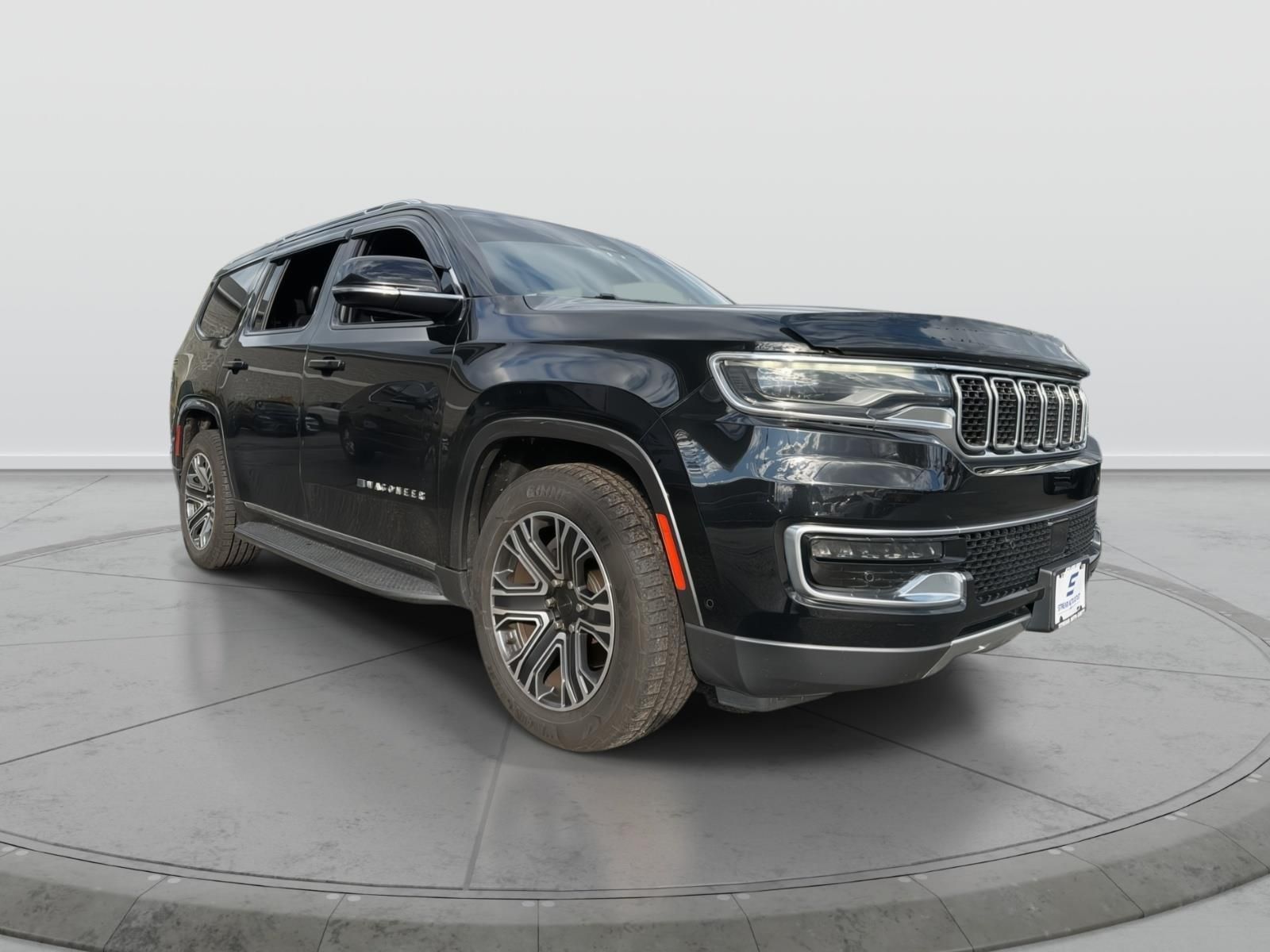 2022 Jeep Wagoneer Series III's photo