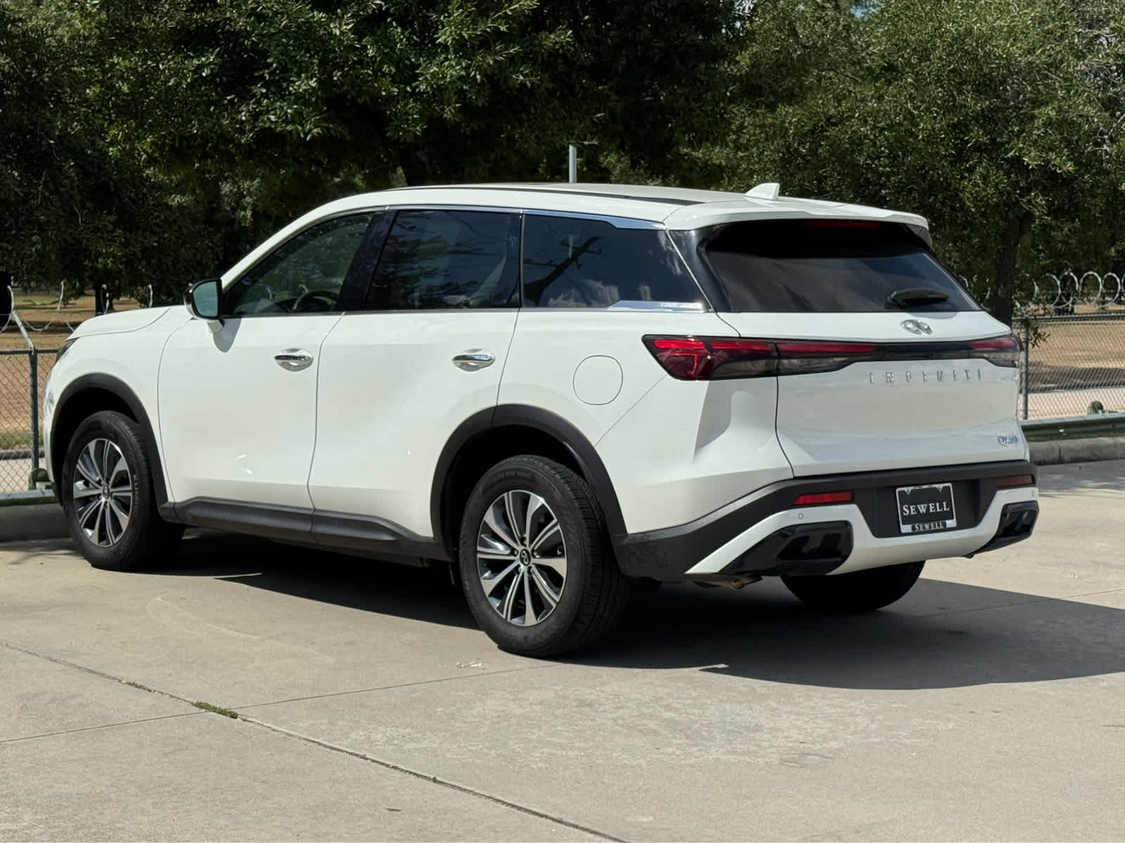 2025 Infiniti QX60 Pure photo 3