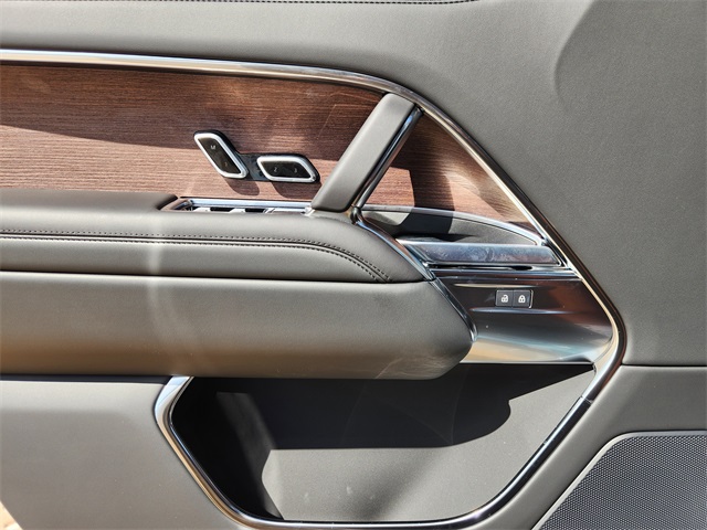 2025 Land Rover Range Rover SE photo 14