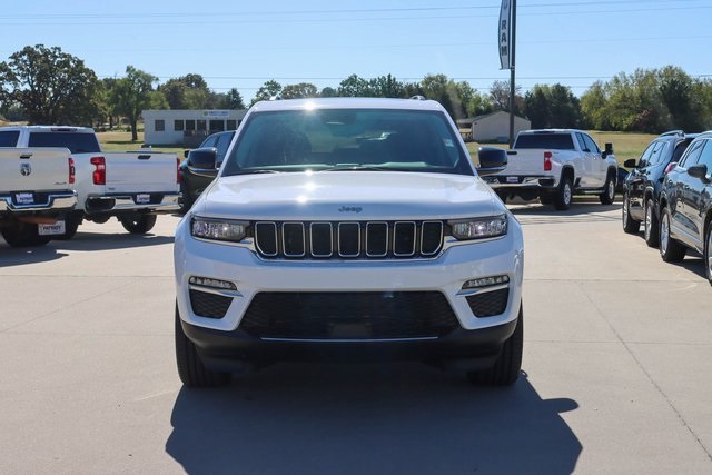 2024 Jeep Cherokee Base photo 2