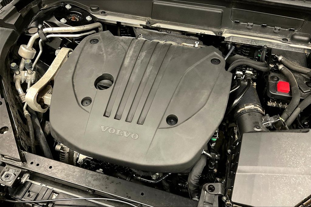 2023 Volvo XC60 B5 Plus photo 32