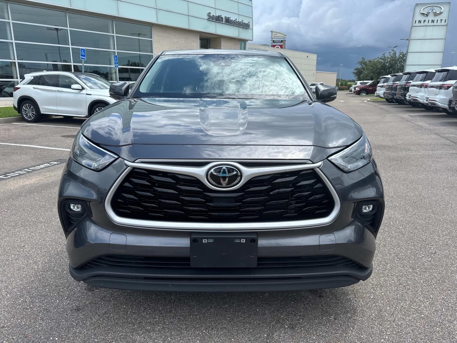 2024 Toyota Highlander LE photo 2