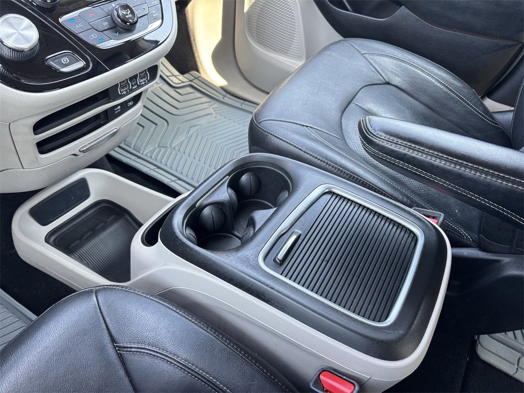 2022 Chrysler Pacifica Touring L photo 32