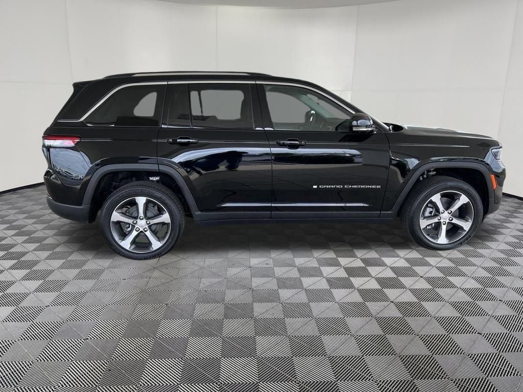 2023 Jeep Cherokee Base photo 7