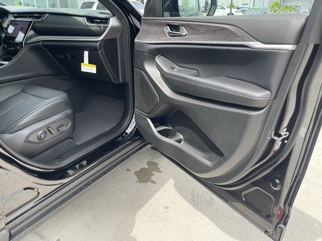 2025 Jeep Grand Cherokee Limited photo 22