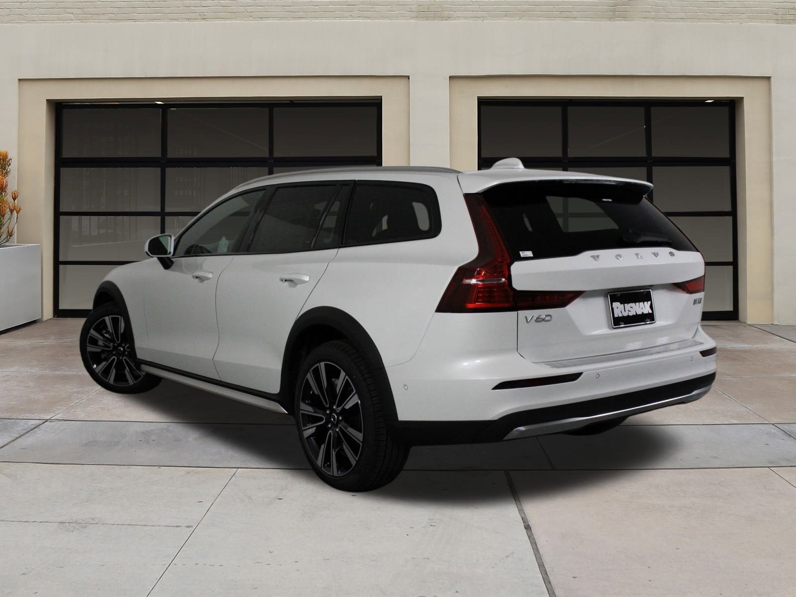 2026 Volvo V60 Cross Country B5 photo 3