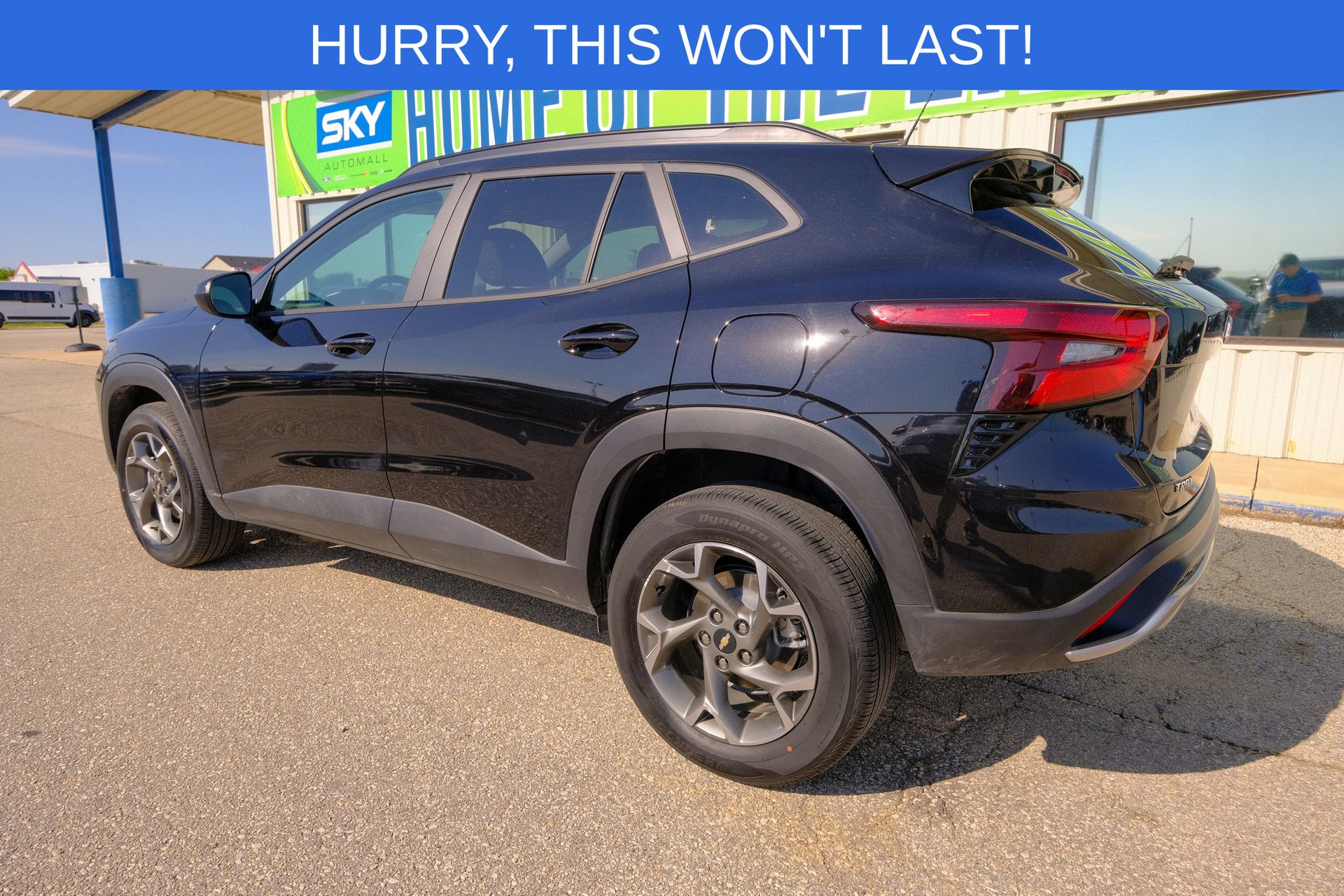2025 Chevrolet Trax LT photo 3