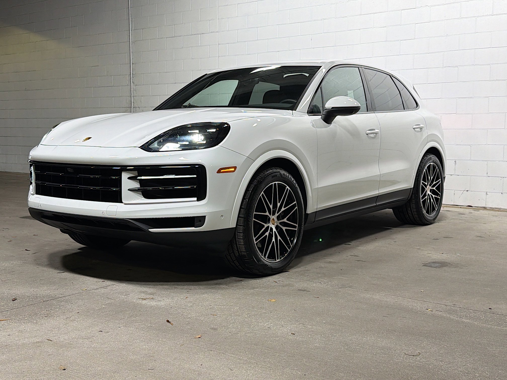 2025 Porsche Cayenne Base's photo