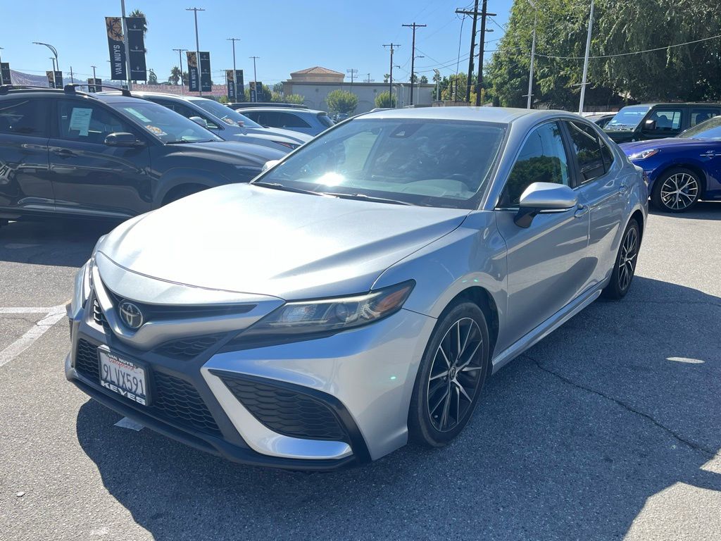 2021 Toyota Camry SE photo 2