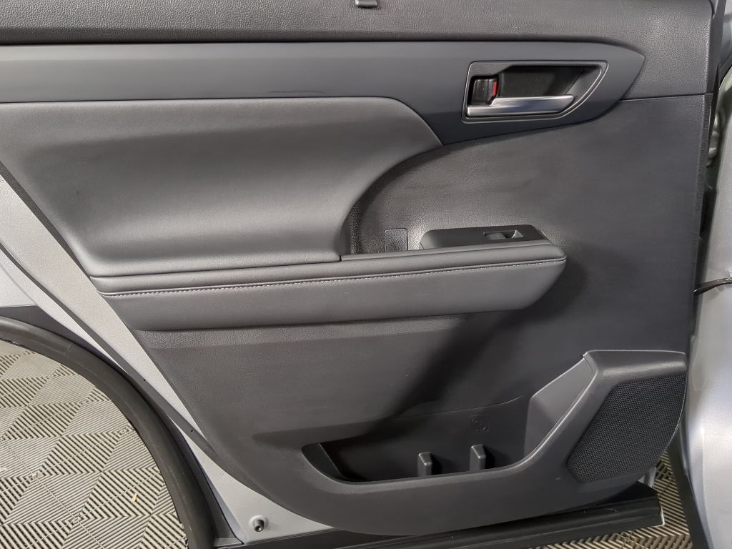 2022 Toyota Highlander XLE photo 13