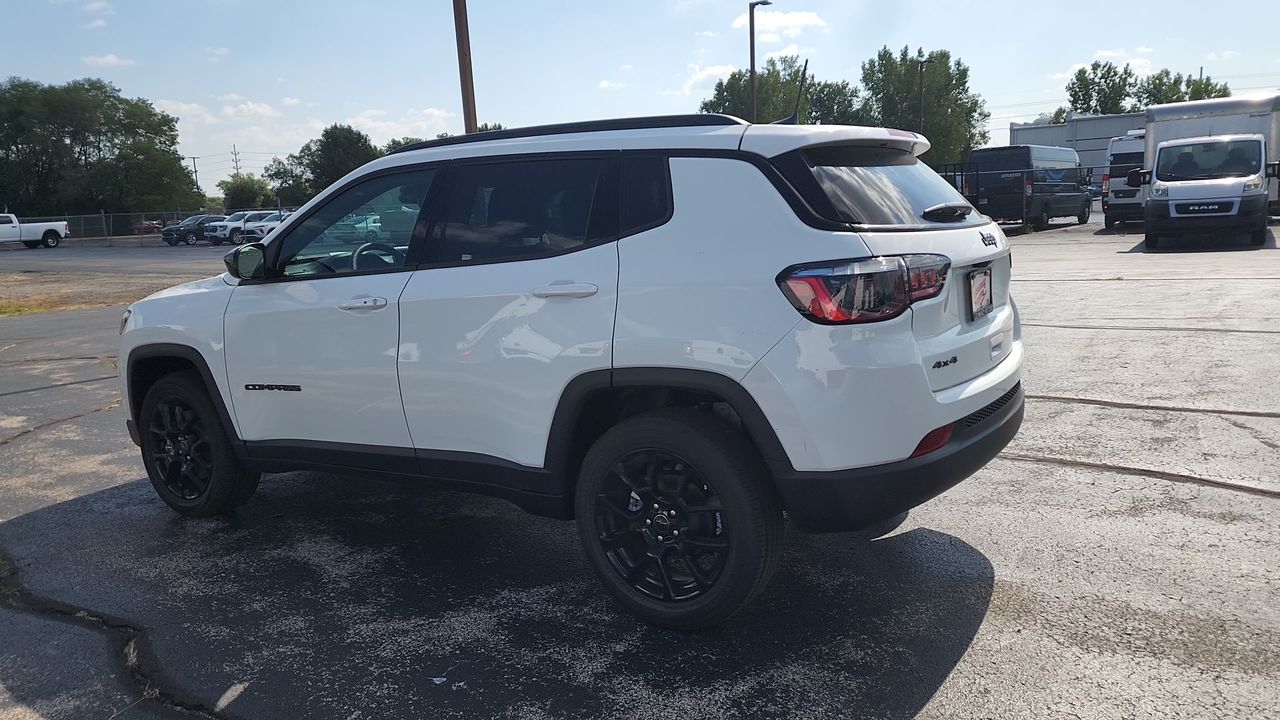 2026 Jeep Compass Latitude photo 4