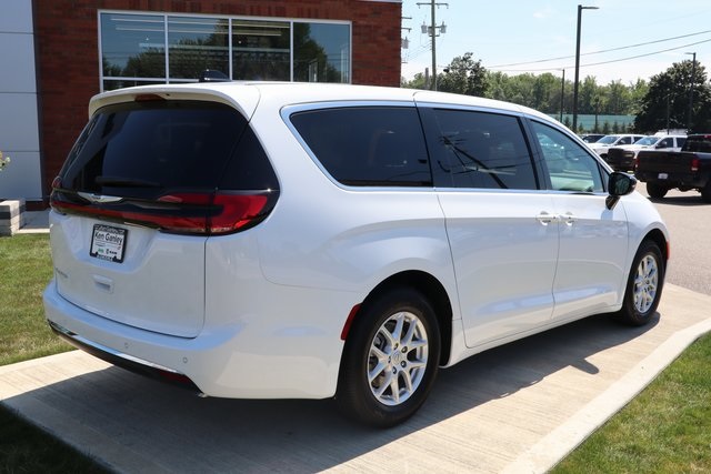 2025 Chrysler Pacifica photo 33