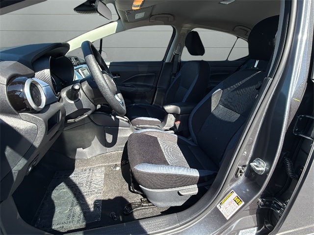 2025 Nissan Versa 1.6 SV photo 14