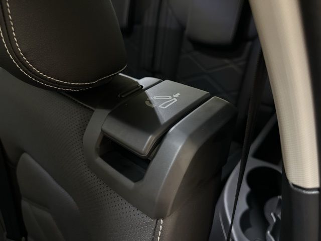 2025 Volkswagen Atlas SE Technology photo 31