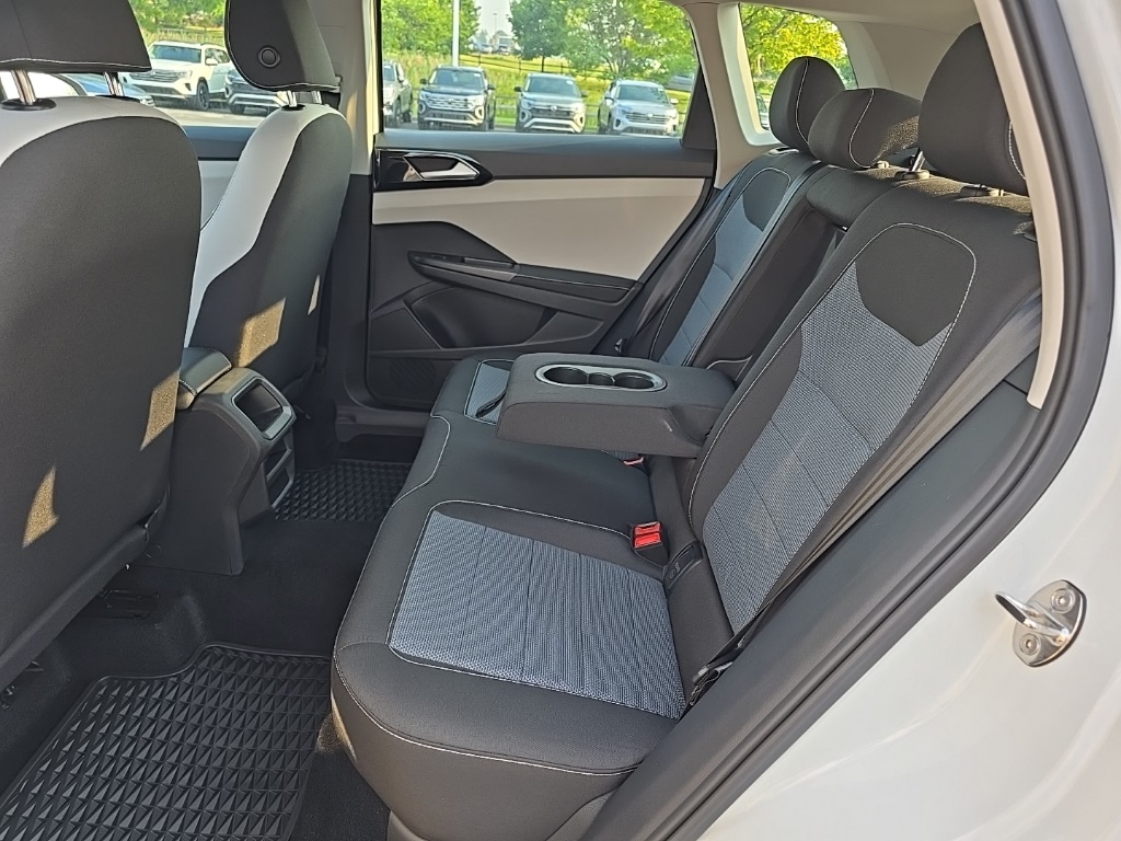 2025 Volkswagen Taos S photo 7