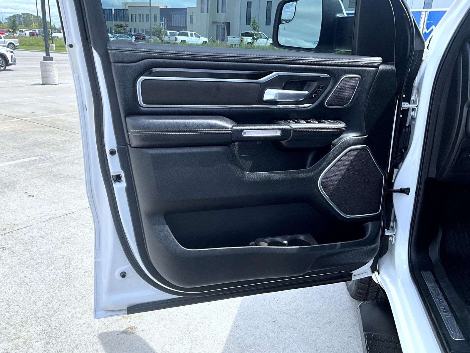 2020 Ram 1500 Laramie photo 10