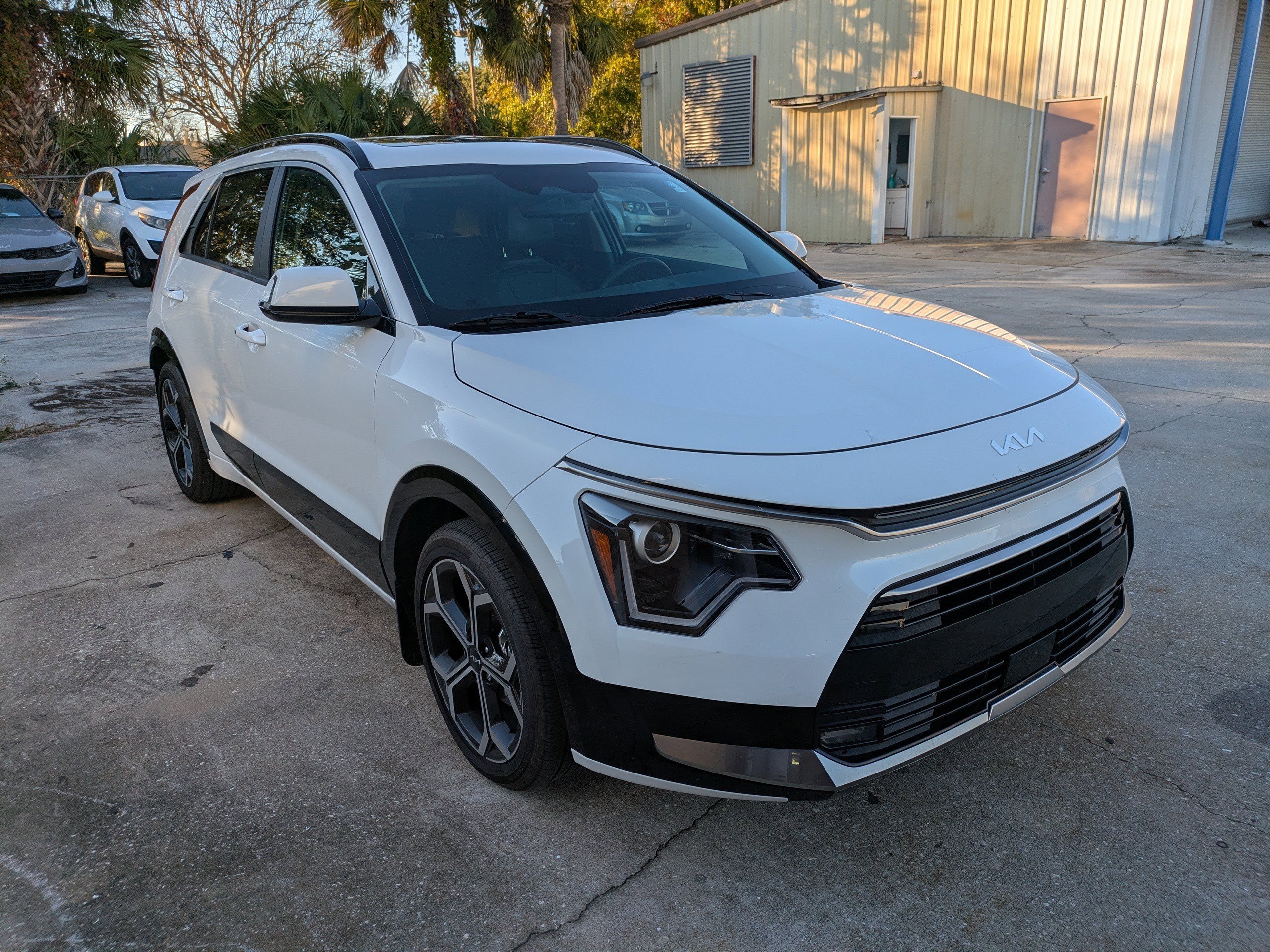 2025 Kia Niro EX Touring's photo