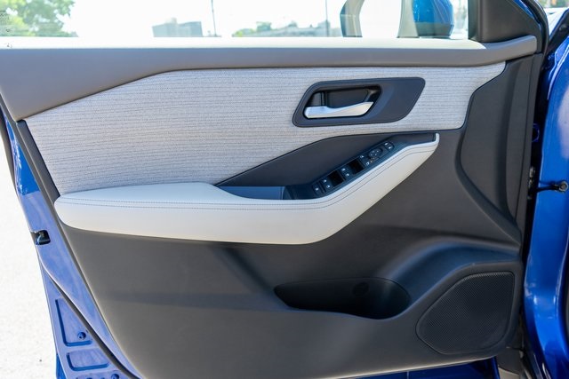 2022 Nissan Rogue SV photo 10