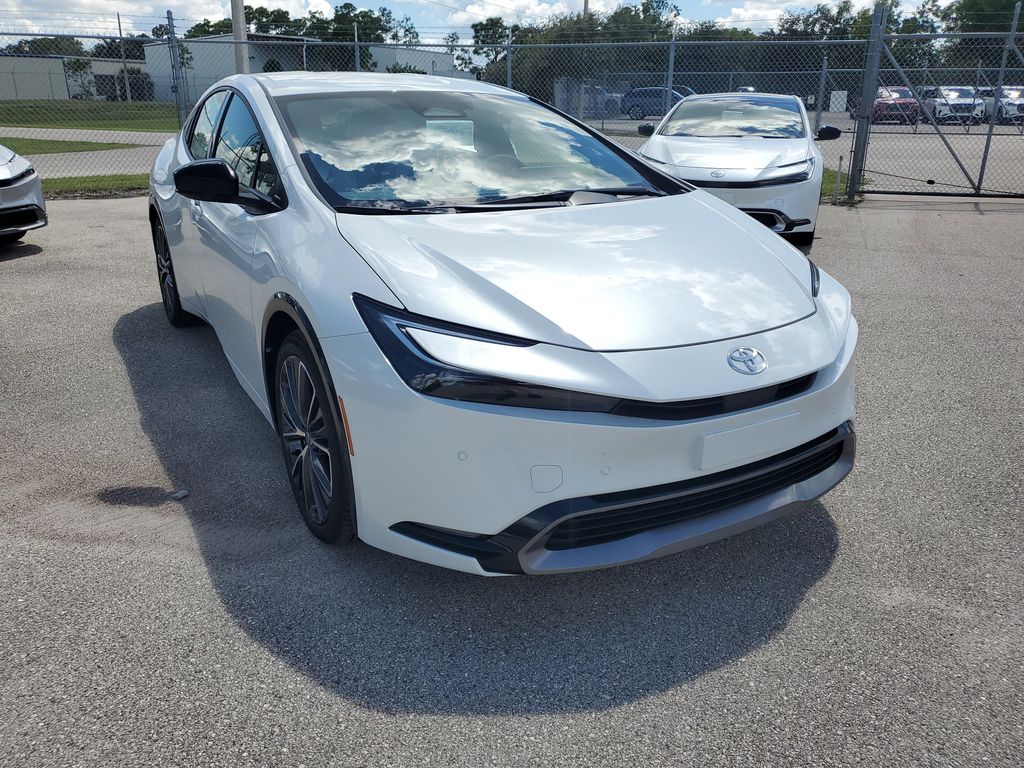 2026 Toyota Prius XLE photo 3