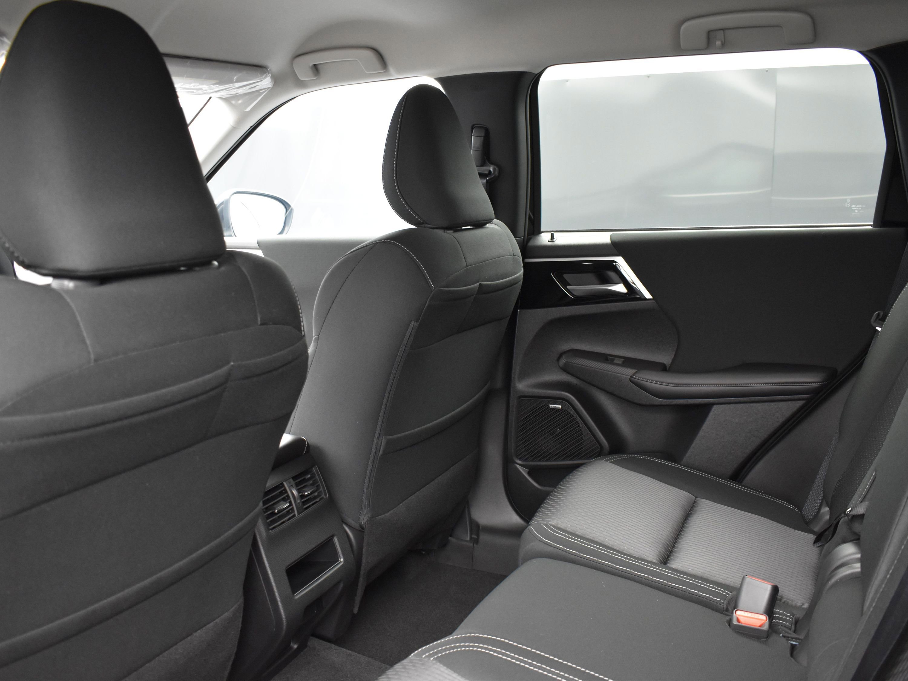 2025 Mitsubishi Outlander ES photo 7