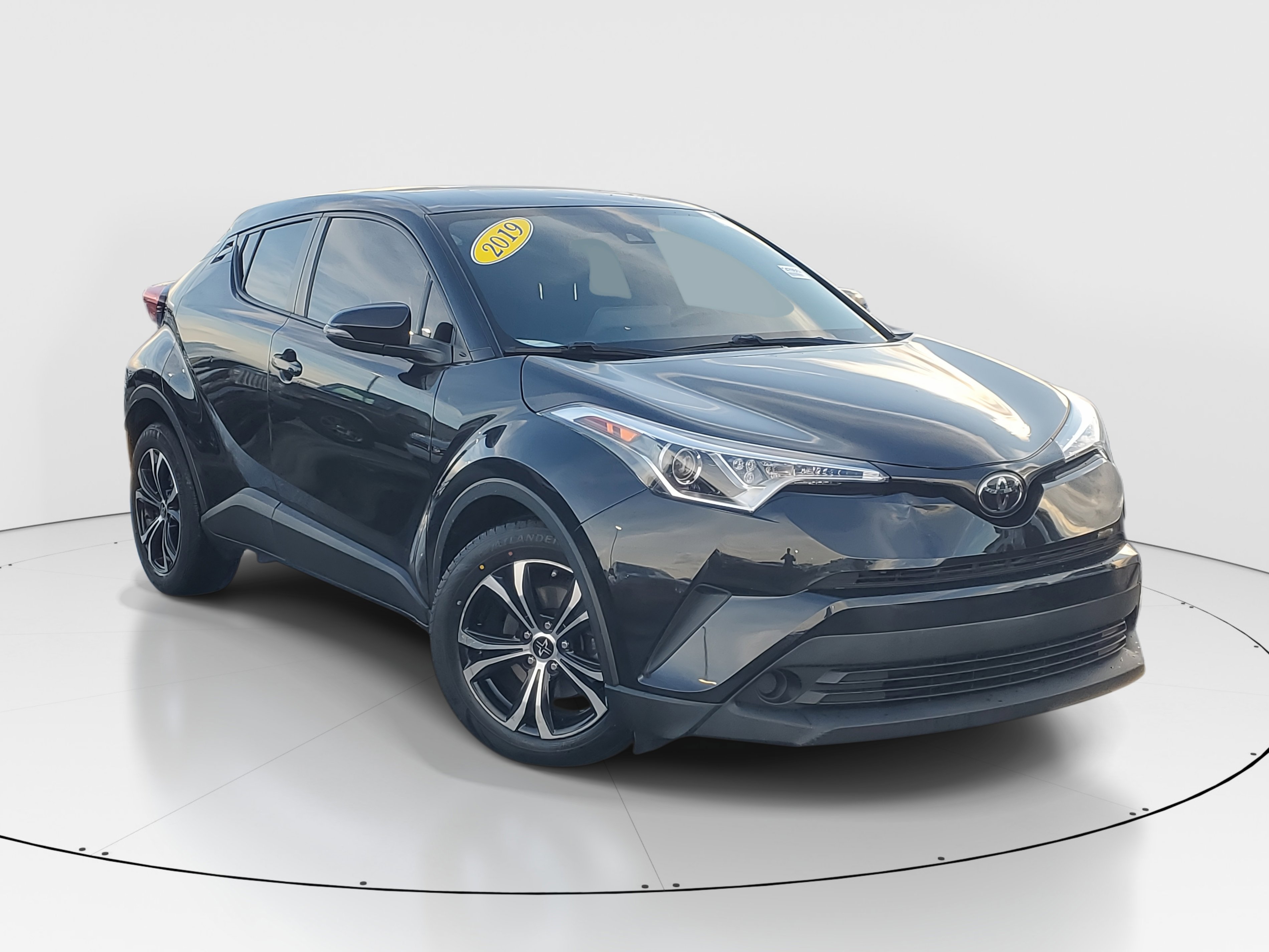 2019 Toyota C-HR LE photo 2