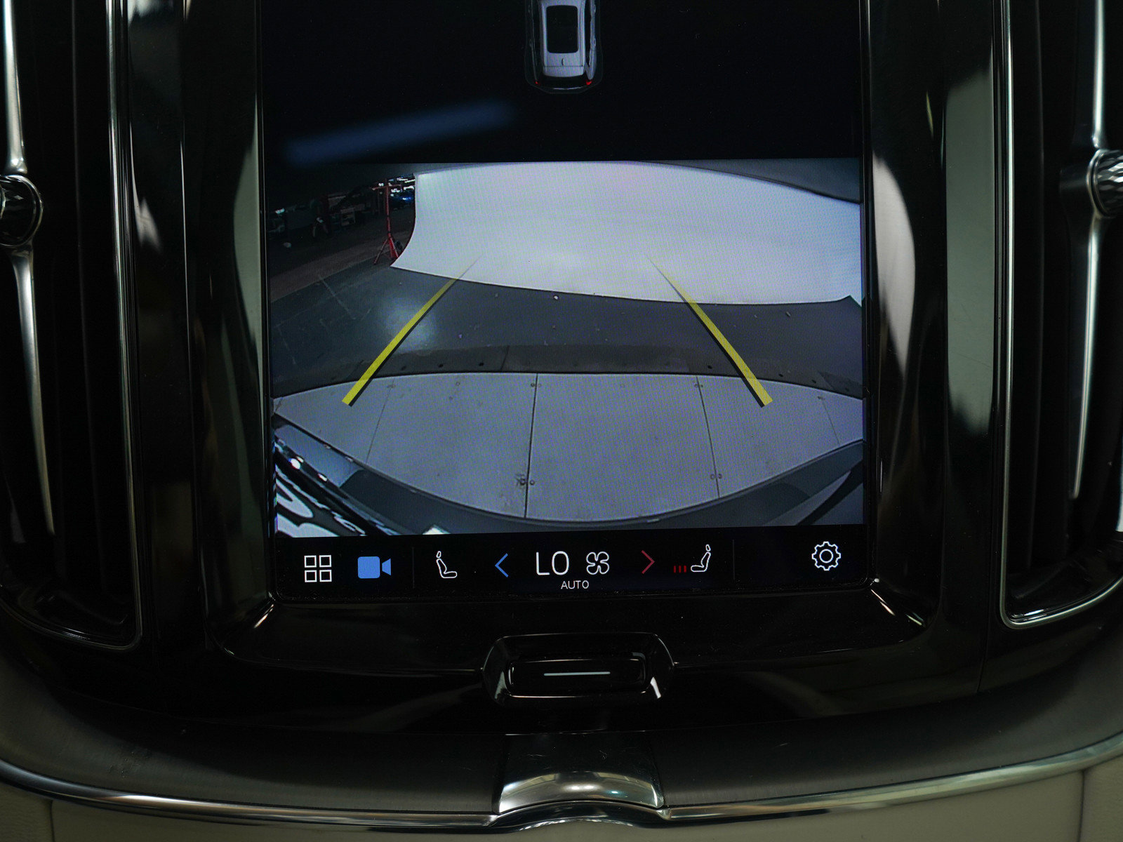 2023 Volvo XC60 B5 Core photo 23