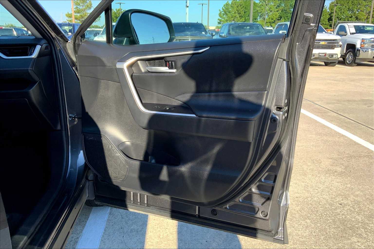 2024 Toyota RAV4 XLE photo 20