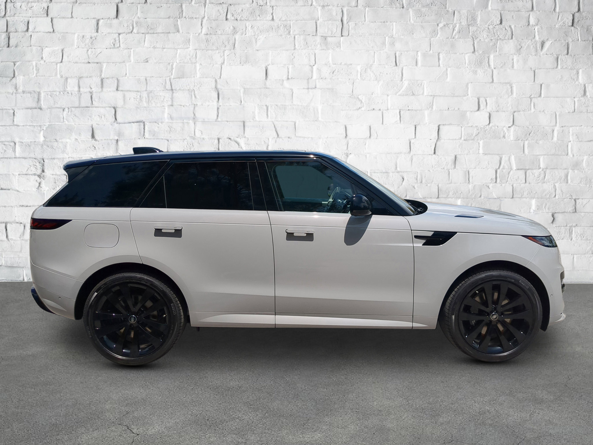 2025 Land Rover Range Rover Sport SE photo 5