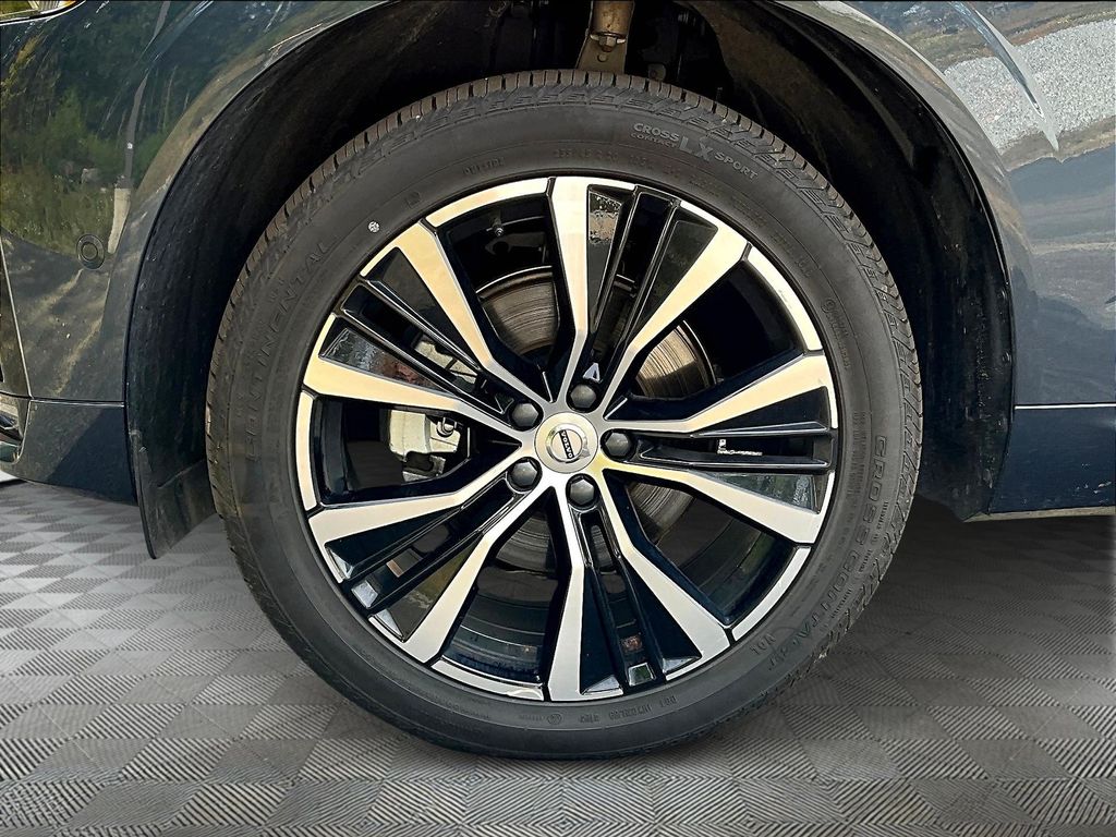 2025 Volvo XC60 B5 Plus photo 28