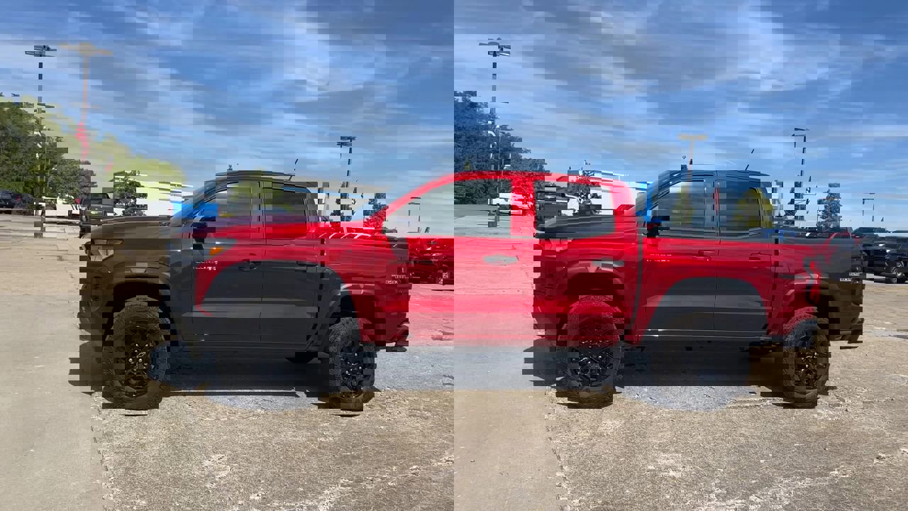 2026 Chevrolet Colorado Trail Boss photo 2