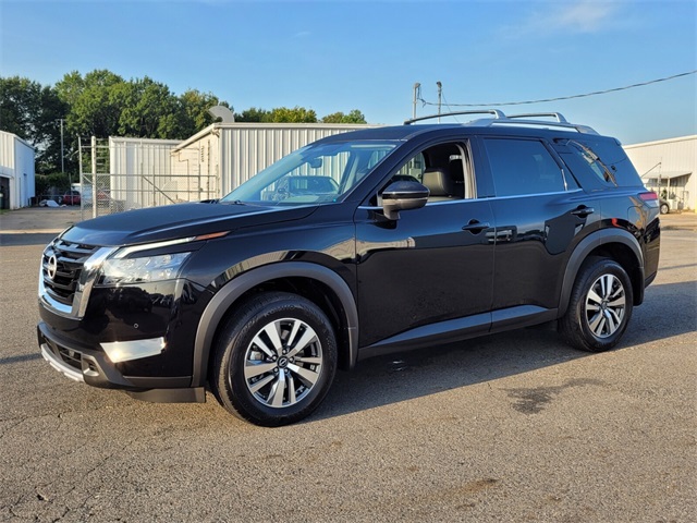 2025 Nissan Pathfinder SL photo 3