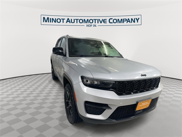 2024 Jeep Grand Cherokee Altitude X photo 2