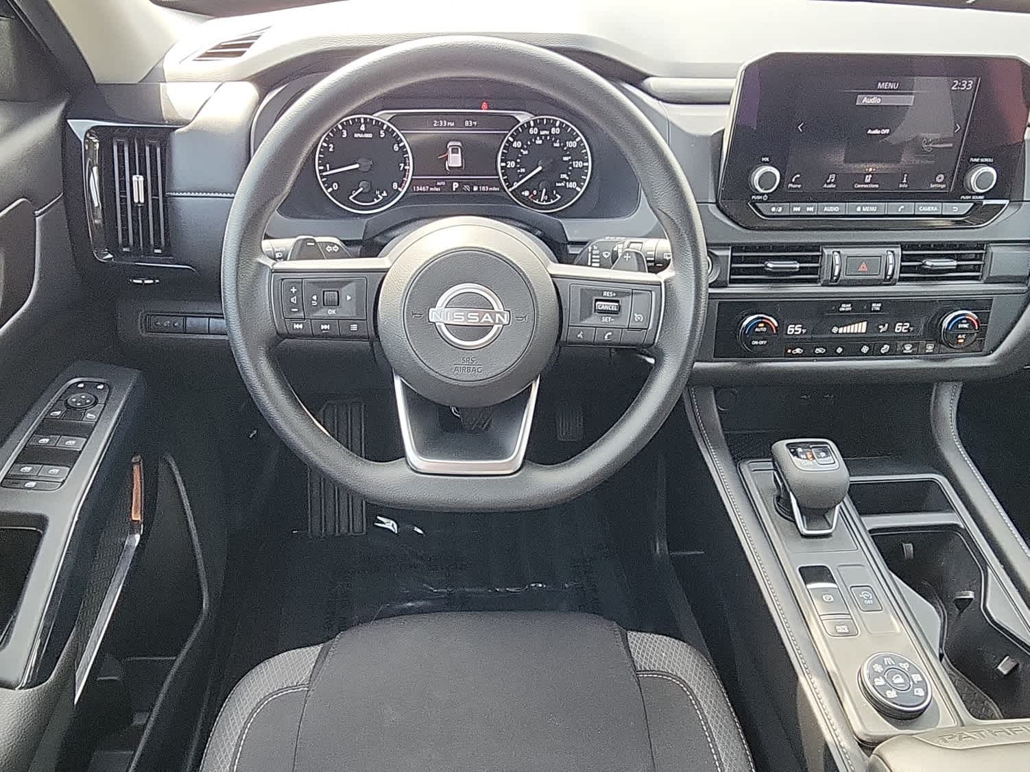 2024 Nissan Pathfinder S photo 9